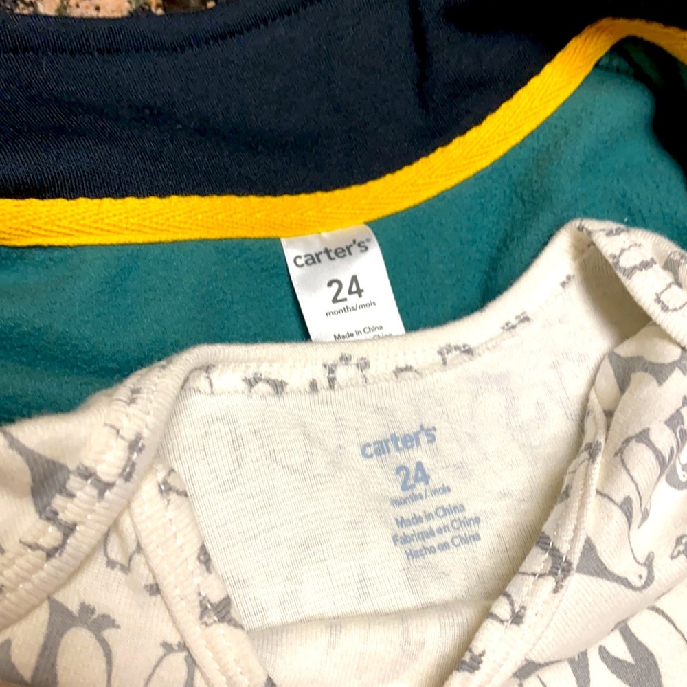 Carter’s fleece vest and onesie set penguin print - Picture 7 of 9